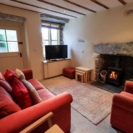 Penny Red Cottage Ембълсайд Екстериор снимка