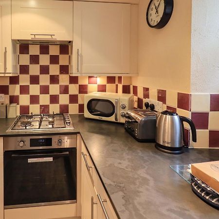 Penny Red Cottage Ембълсайд Екстериор снимка